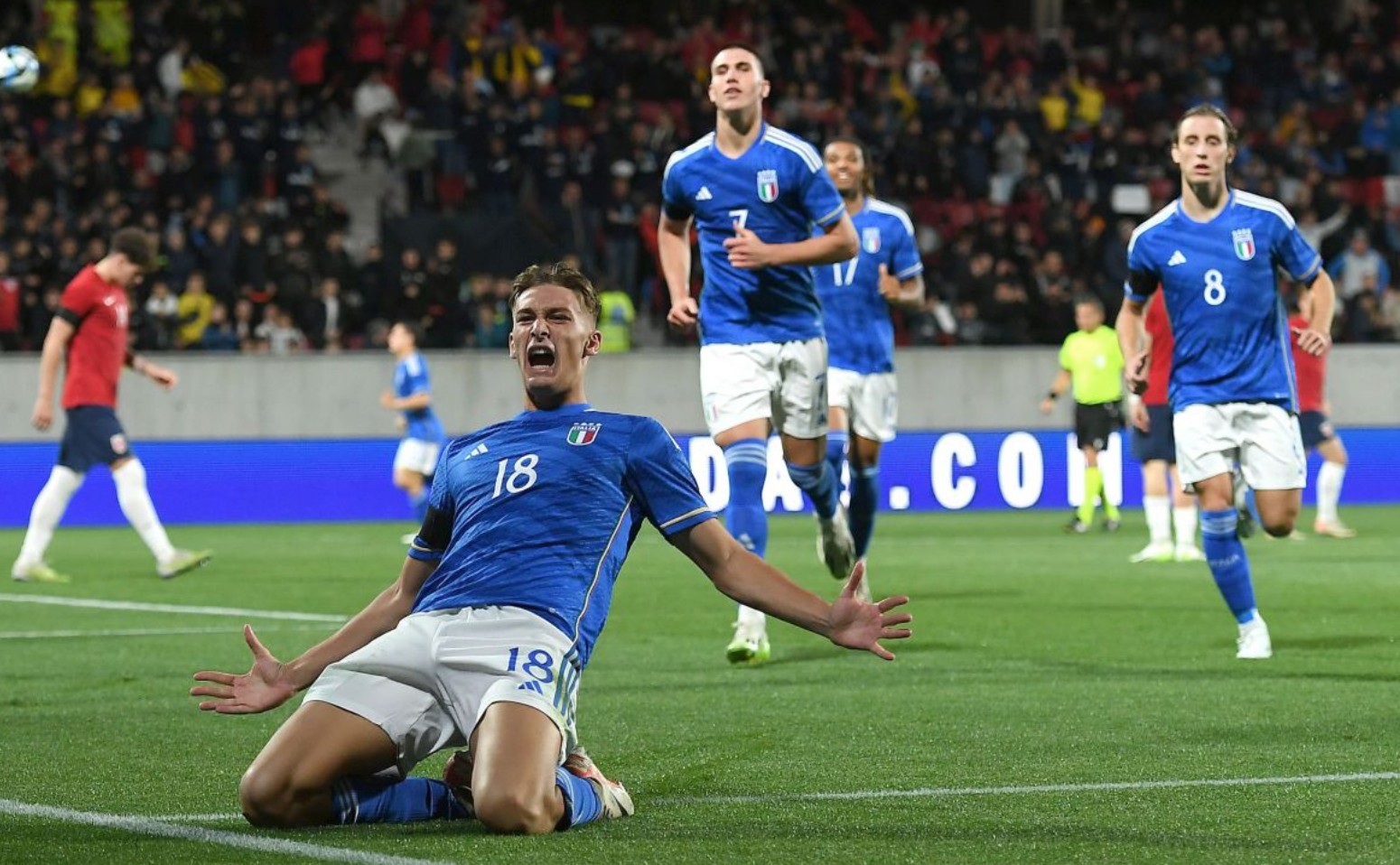 曼联、皇马均已报价莫扎基蒂斯，奥林匹亚科斯：得加钱（莫扎基蒂斯获曼联皇马竞购，奥林匹亚科斯：加价再谈）