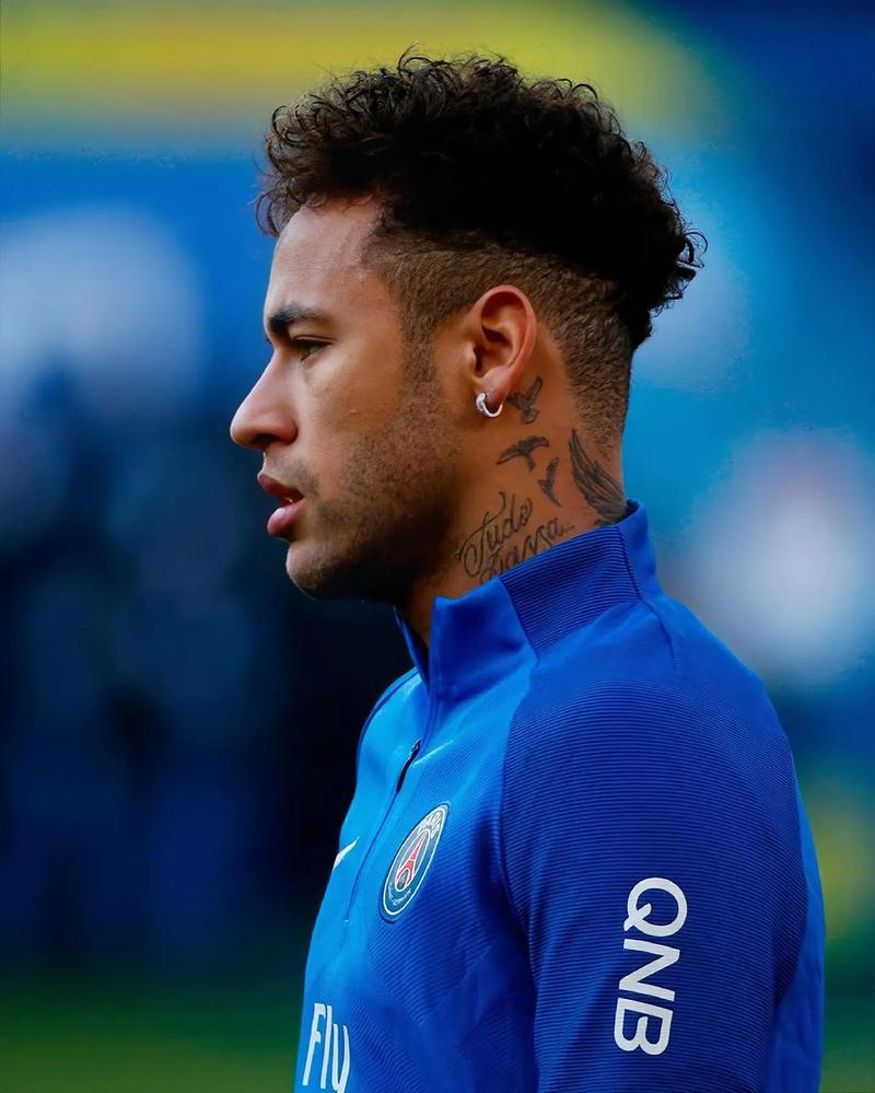 2025-26橄榄球欧冠R1格罗斯特胜卡斯特，托马斯威廉姆斯表现亮眼（2025-26欧冠橄榄球首轮：格罗斯特力克卡斯特，托马斯·威廉姆斯闪耀）