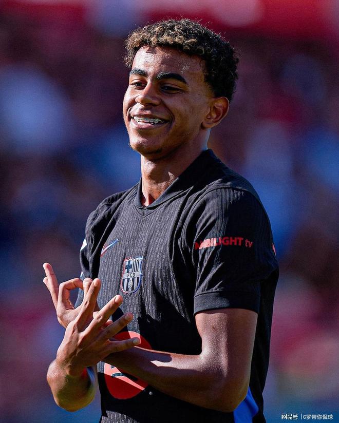 贾顺浩获英国杰出校友奖：盼更多中国年轻球员或教练继续开拓（贾顺浩荣膺英国杰出校友奖，期待更多中国青年球员与教练勇于开拓）