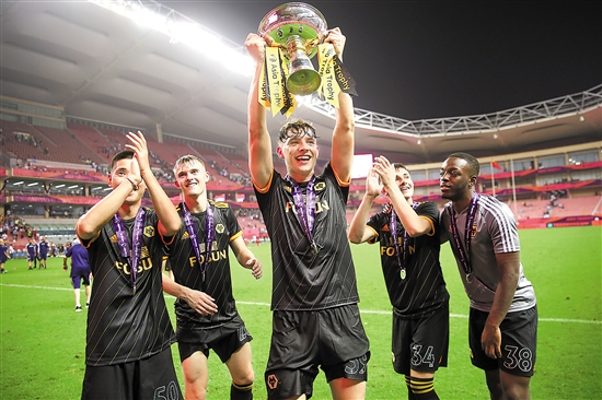 都体：邓弗里斯可能继续缺席与马竞比赛；泽林斯基已参加合练（都体：邓弗里斯或继续缺席对阵马竞，泽林斯基已随队合练）