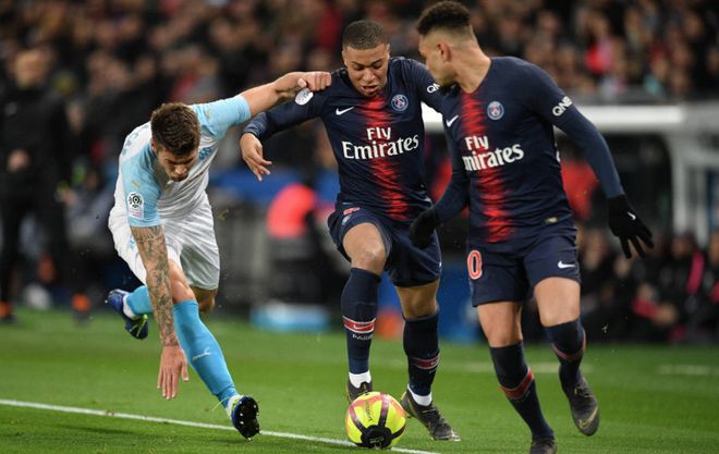 状态火热！克洛尼首节三分4中3独砍14分（火力全开！克洛尼首节14分，三分4投3中）