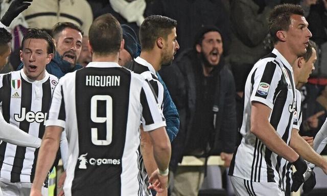 TA评选明年世界杯百大球星：梅西仅第八！C罗高居第25！（TA公布下届世界杯百大球员榜：梅西第8，C罗第25）