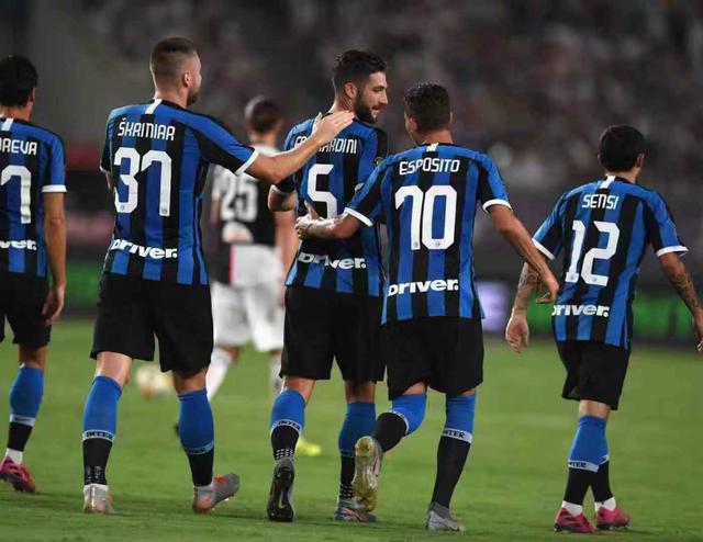 洲际杯前瞻：蓝十字防守存在漏洞，弗拉门戈士气正旺力争晋级（洲际杯展望：蓝十字后防隐患凸显，气势正盛的弗拉门戈剑指晋级）