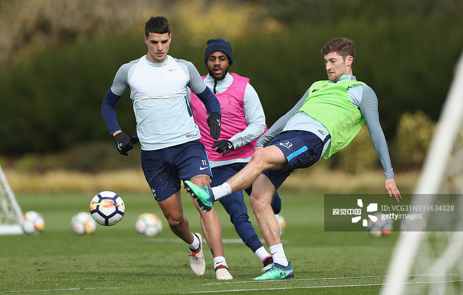 共和报：德佬对孔蒂的执教表现极为满意，想与其续约至2029年（共和报：德劳伦蒂斯高度认可孔蒂执教，计划将合同续至2029年）