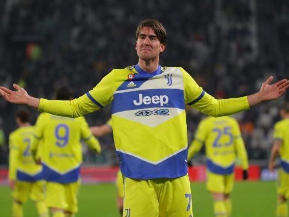 球迷：这不可能，这绝对是开挂！（球迷直呼离谱：这不可能，简直像开挂！）