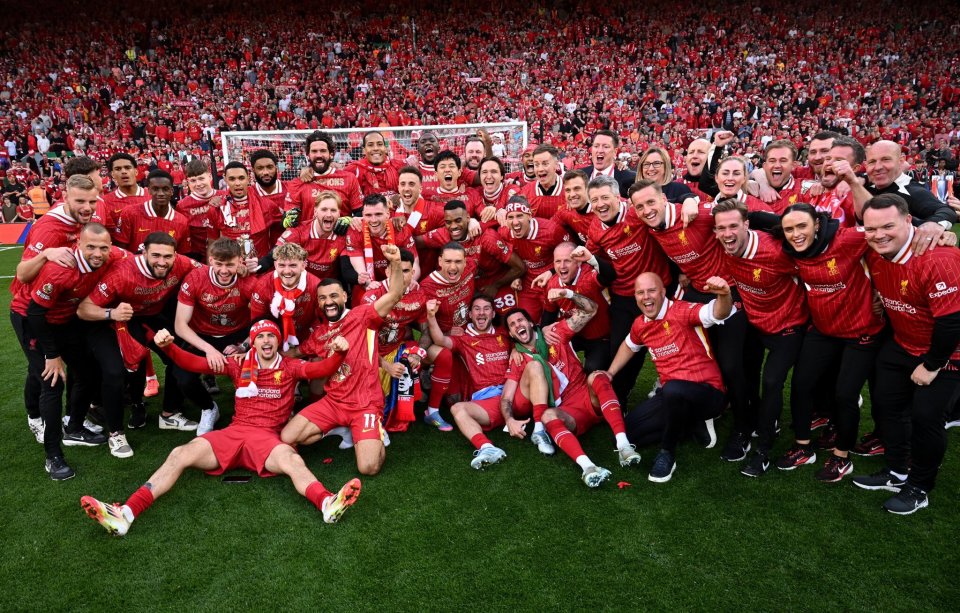 曼联官宣签一门将！阿莫林否认不信任青训，但拒绝保证新帝星能出场（曼联宣布引进门将！阿莫林称信任青训，却不保证新星出场机会）